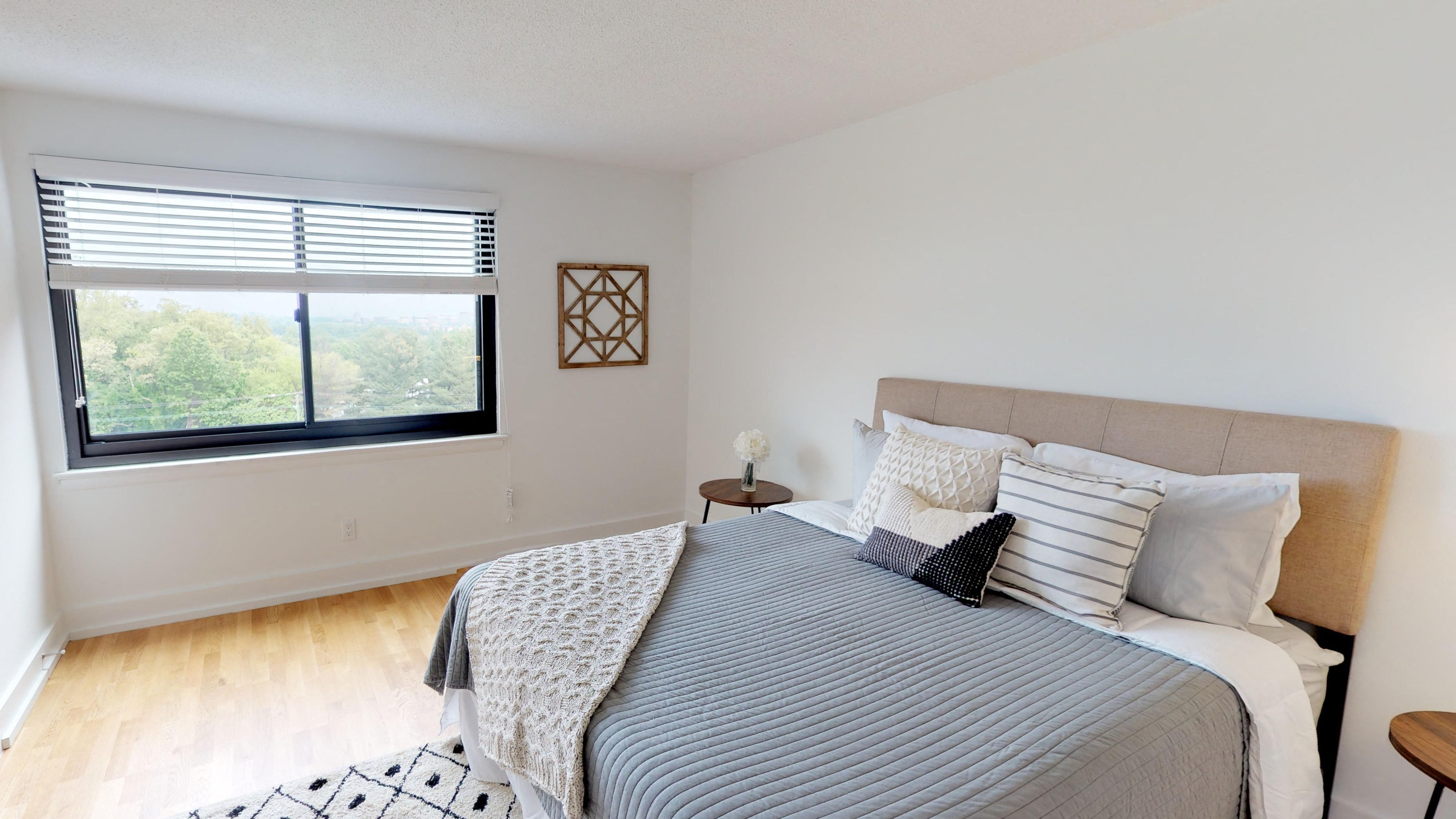 Munson Hill Apartments in Falls Church, VA